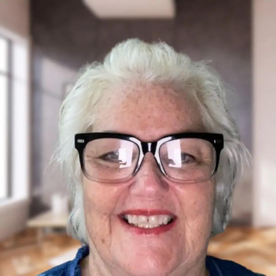 Suzanne Foss